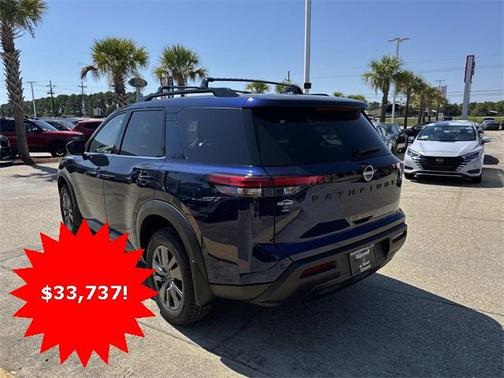 2025 Nissan Pathfinder SV