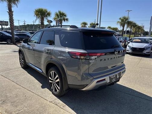 2025 Nissan Pathfinder Platinum