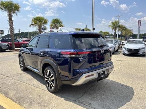 2025 Nissan Pathfinder Platinum