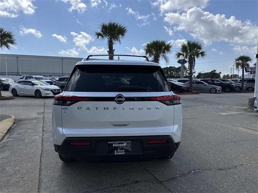 2025 Nissan Pathfinder SV