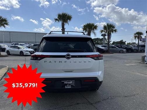 2025 Nissan Pathfinder SV