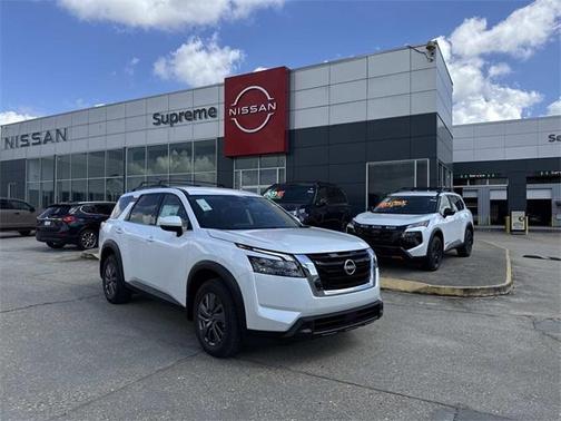 2025 Nissan Pathfinder SV