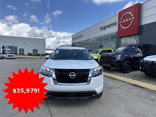 2025 Nissan Pathfinder SV