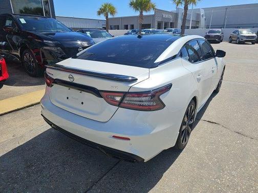 2023 Nissan Maxima SR