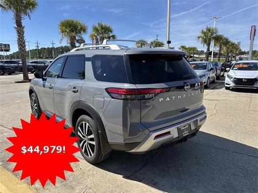 2025 Nissan Pathfinder Platinum