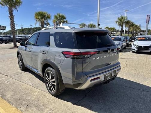 2025 Nissan Pathfinder Platinum