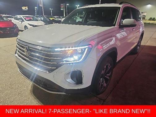 Pure White 2025 Volkswagen Atlas 2.0T SE
