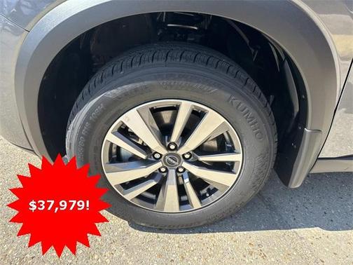 2025 Nissan Pathfinder SL