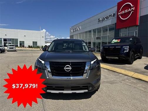 2025 Nissan Pathfinder SL