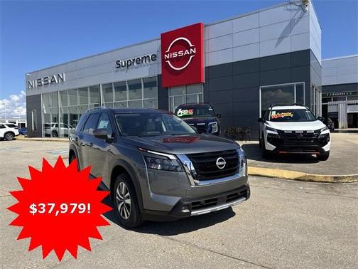 2025 Nissan Pathfinder SL
