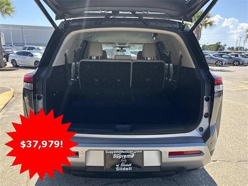 2025 Nissan Pathfinder SL