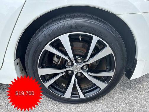 White 2018 Nissan Maxima 3.5 Platinum