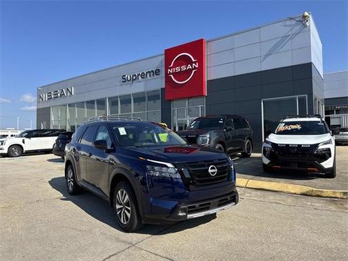 2025 Nissan Pathfinder SL