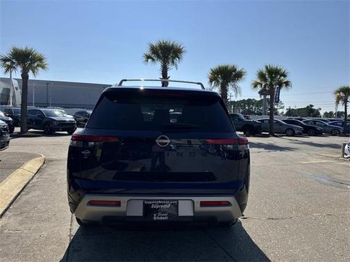 2025 Nissan Pathfinder SL