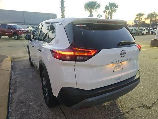 2022 Nissan Rogue S