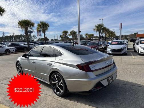 Shimmering Silver Pearl 2022 Hyundai SONATA SEL Plus