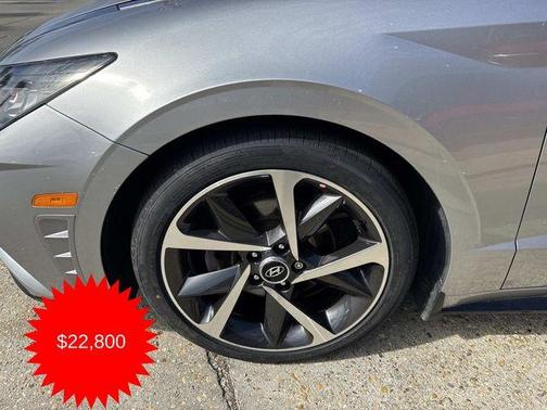 Shimmering Silver Pearl 2022 Hyundai SONATA SEL Plus