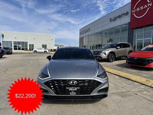 Shimmering Silver Pearl 2022 Hyundai SONATA SEL Plus