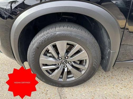 2025 Nissan Pathfinder SV