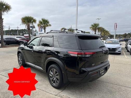 2025 Nissan Pathfinder SV