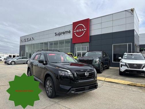 2025 Nissan Pathfinder SV