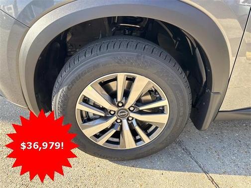 2025 Nissan Pathfinder SL