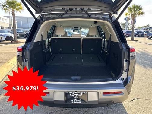 2025 Nissan Pathfinder SL