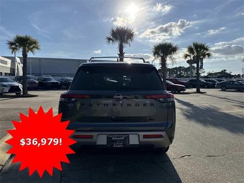 2025 Nissan Pathfinder SL