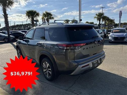 2025 Nissan Pathfinder SL