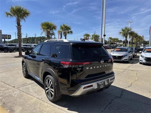 2025 Nissan Pathfinder Platinum