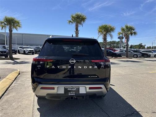 2025 Nissan Pathfinder Platinum