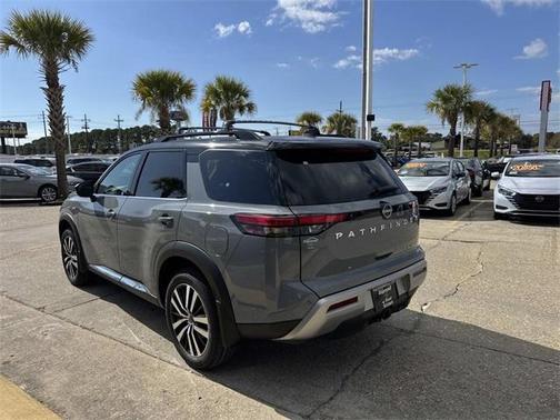 2025 Nissan Pathfinder Platinum