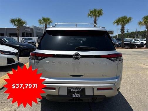 2025 Nissan Pathfinder SL