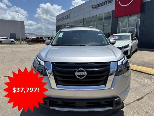 2025 Nissan Pathfinder SL