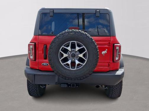 RACE RED 2023 Ford Bronco BADLANDS