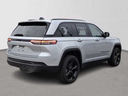 2025 Jeep Grand Cherokee LAREDO
