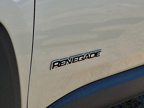Glacier Metallic 2018 Jeep Renegade LATITUDE