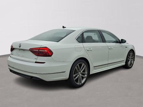 Pure White 2017 Volkswagen Passat 1.8T R-LINE