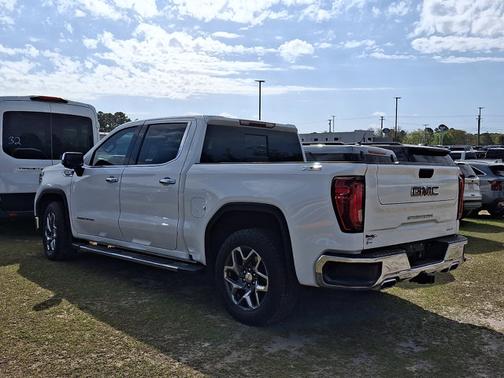 Summit White 2023 GMC Sierra 1500 SLT