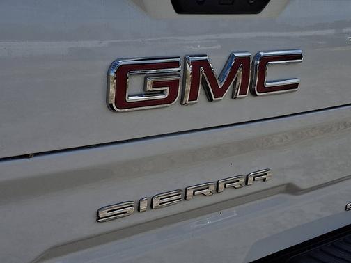 Summit White 2023 GMC Sierra 1500 SLT