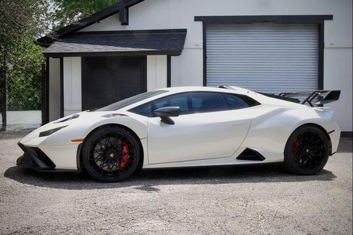Balloon White Pearl 2023 Lamborghini Huracan STO Coupe