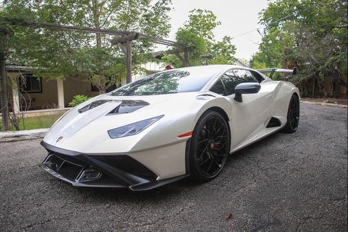 Balloon White Pearl 2023 Lamborghini Huracan STO Coupe
