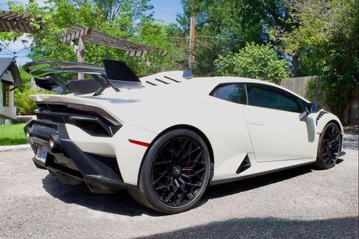 Balloon White Pearl 2023 Lamborghini Huracan STO Coupe
