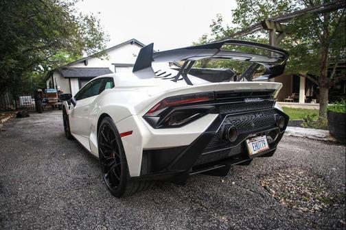 Balloon White Pearl 2023 Lamborghini Huracan STO Coupe