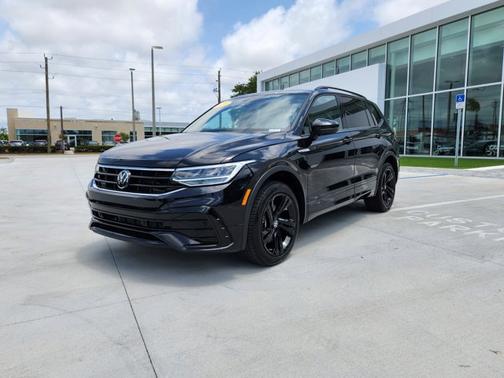 2024 Volkswagen Tiguan 2.0T SE R-Line Black
