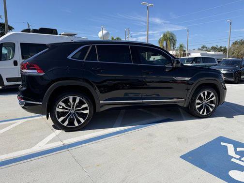 2023 Volkswagen Atlas Cross Sport 3.6L V6 SEL Premium R-Line