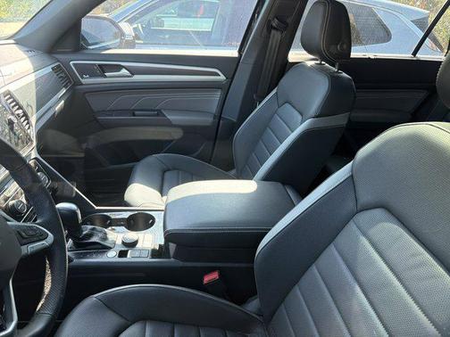 2023 Volkswagen Atlas Cross Sport 3.6L V6 SEL Premium R-Line