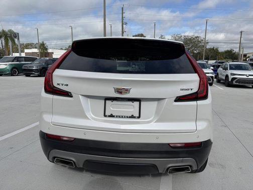 2023 Cadillac XT4 Premium Luxury