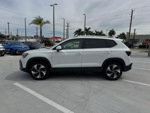 2025 Volkswagen Taos 1.5T SE
