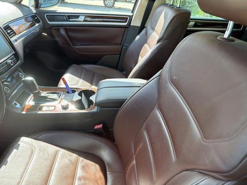 2012 Volkswagen Touareg VR6 Lux